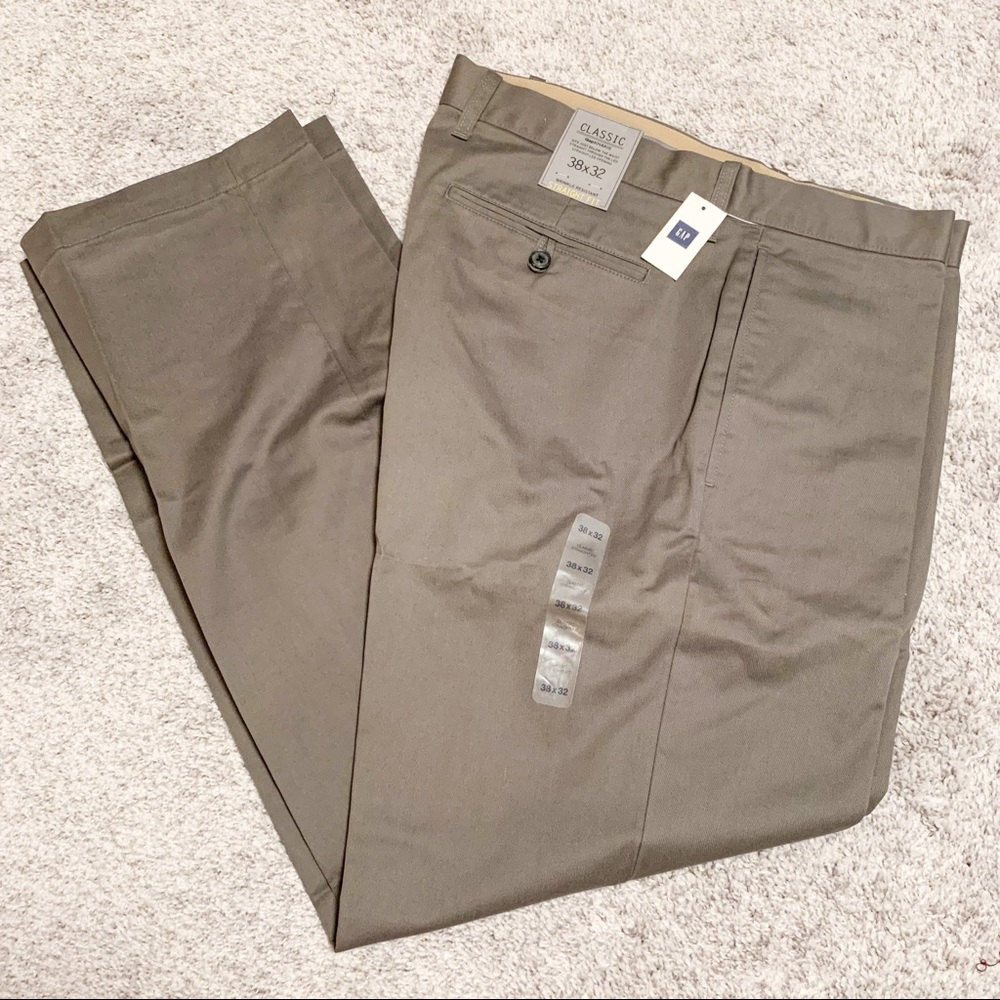 NWT Gap Gray Wrinkle Resistant Straight Fit Khakis 38 x 32